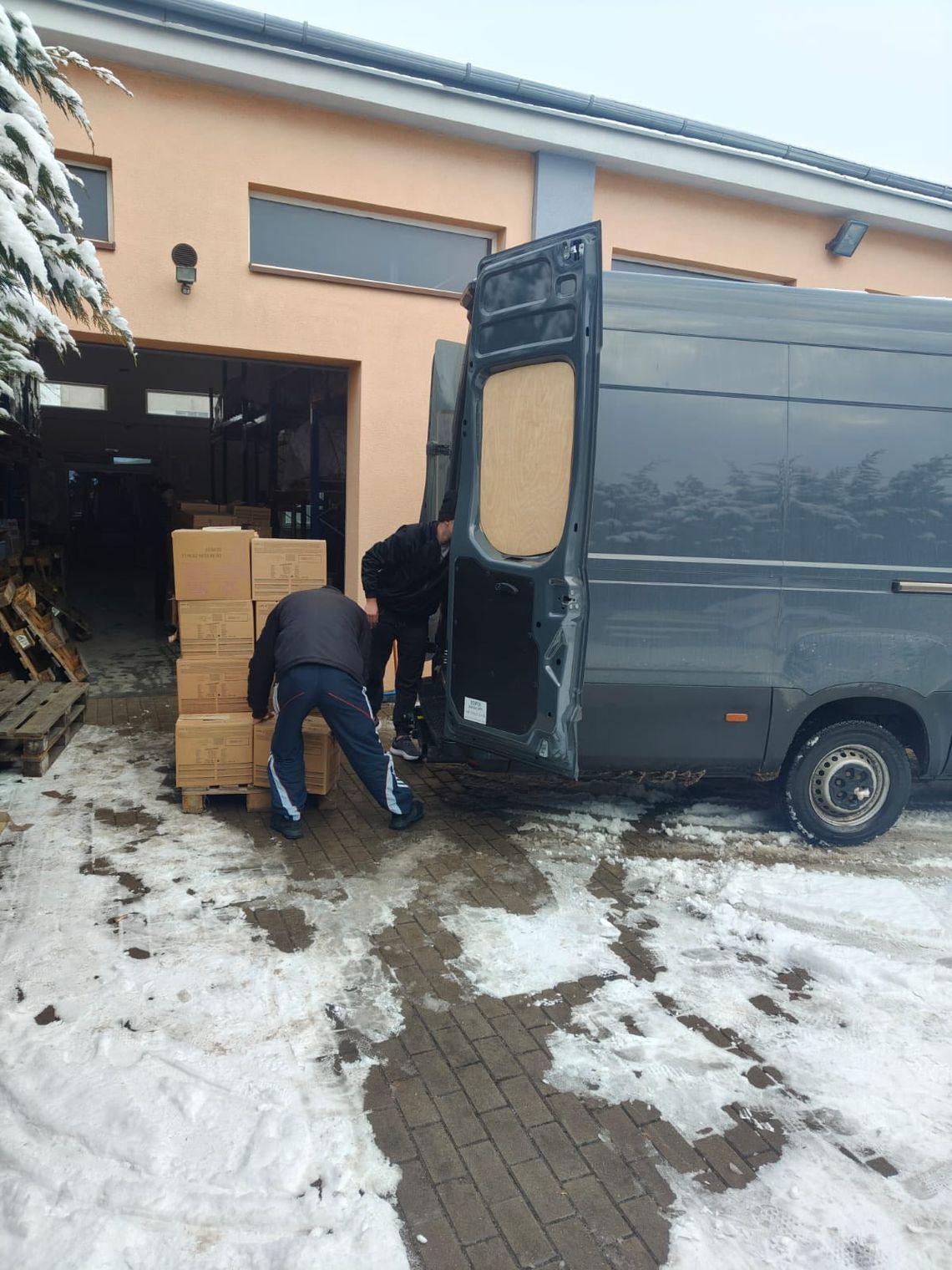 Głogów: Osadzeni pomogli w przeprowadzce biblioteki