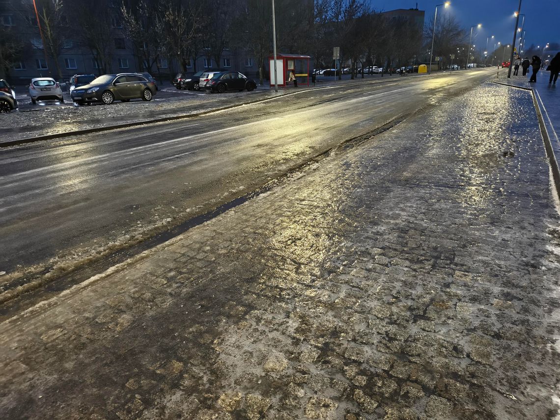 Gołoledź sparaliżowała Głogów. Komunikacja miejska odwołana