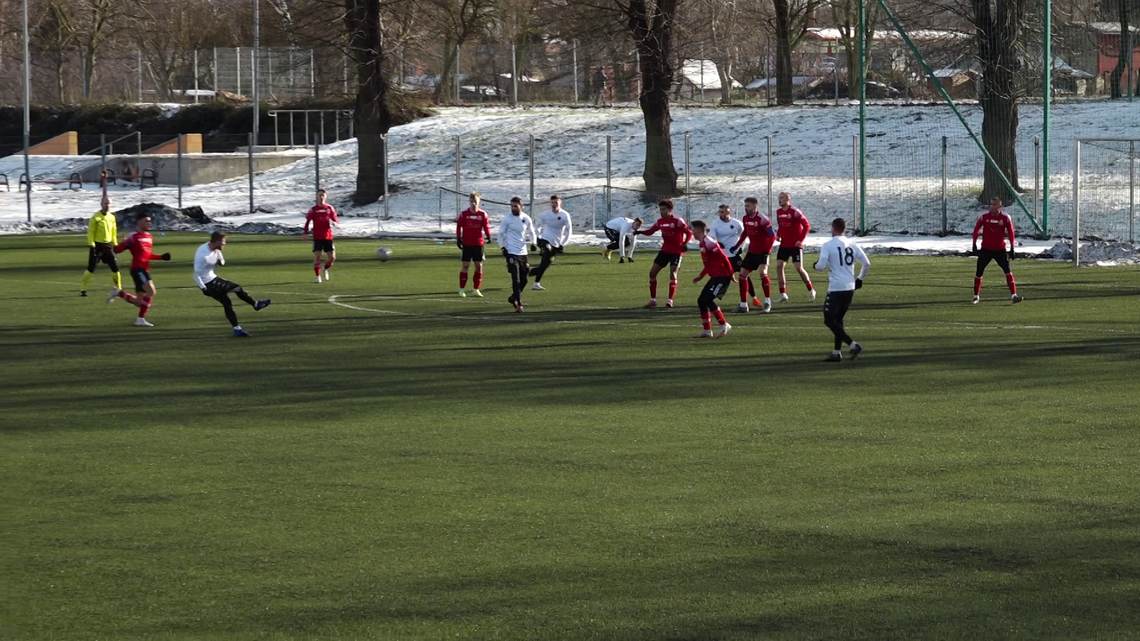 GORĄCA ATMOSFERA W ZIMOWYM SPARINGU GORĄCA ATMOSFERA W ZIMOWYM SPARINGU