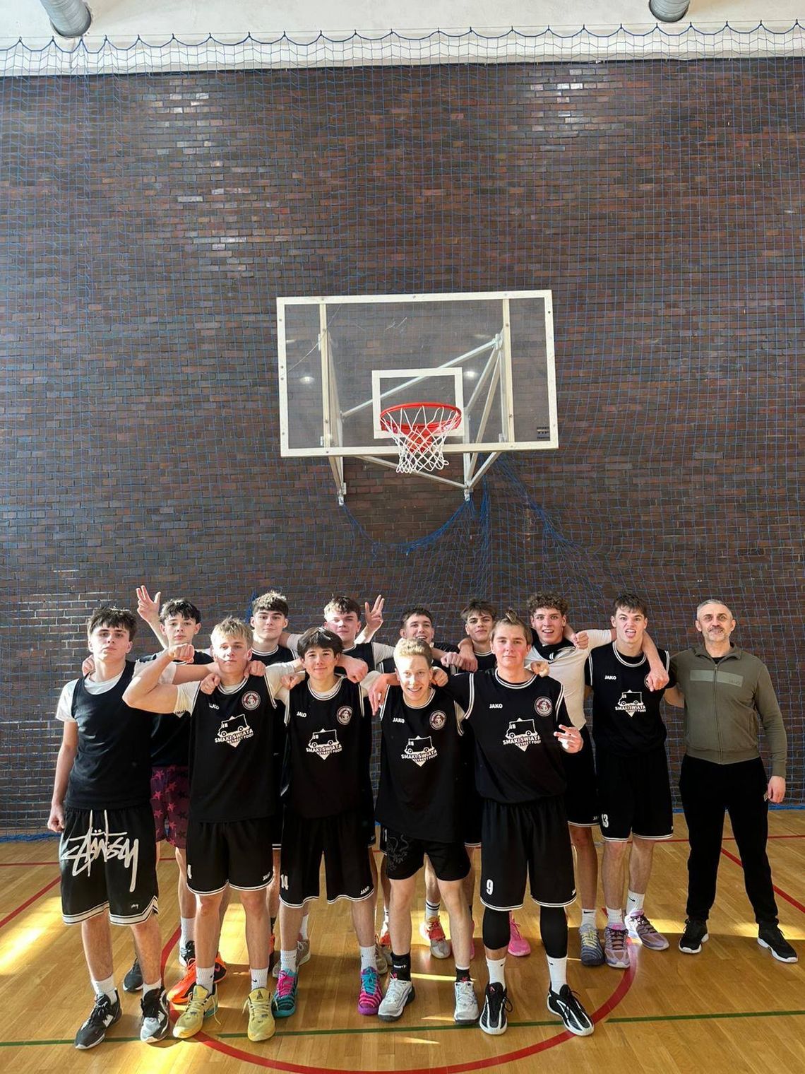 I LO Głogów w finale strefy legnickiej po dwóch wygranych