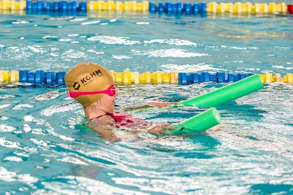 KGHM zaprasza dzieci na darmową naukę pływania