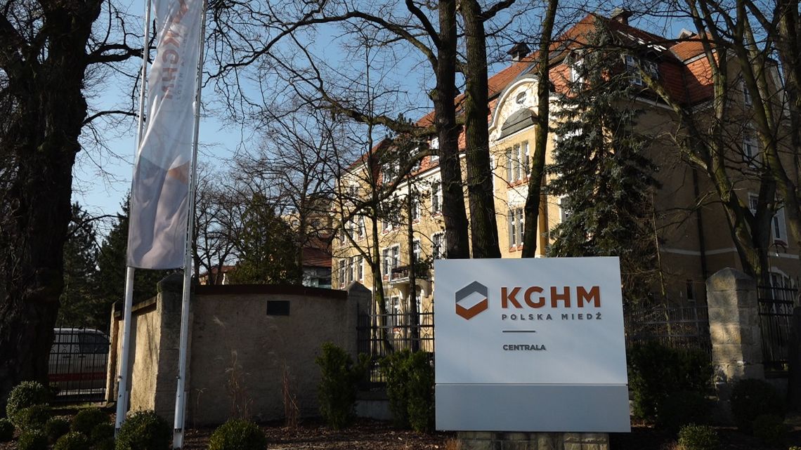 KGHM zarobił, załoga ma dostać? Związkowcy żądają 6500 zł brutto KGHM zarobił, załoga ma dostać? Związkowcy żądają 6500 zł brutto