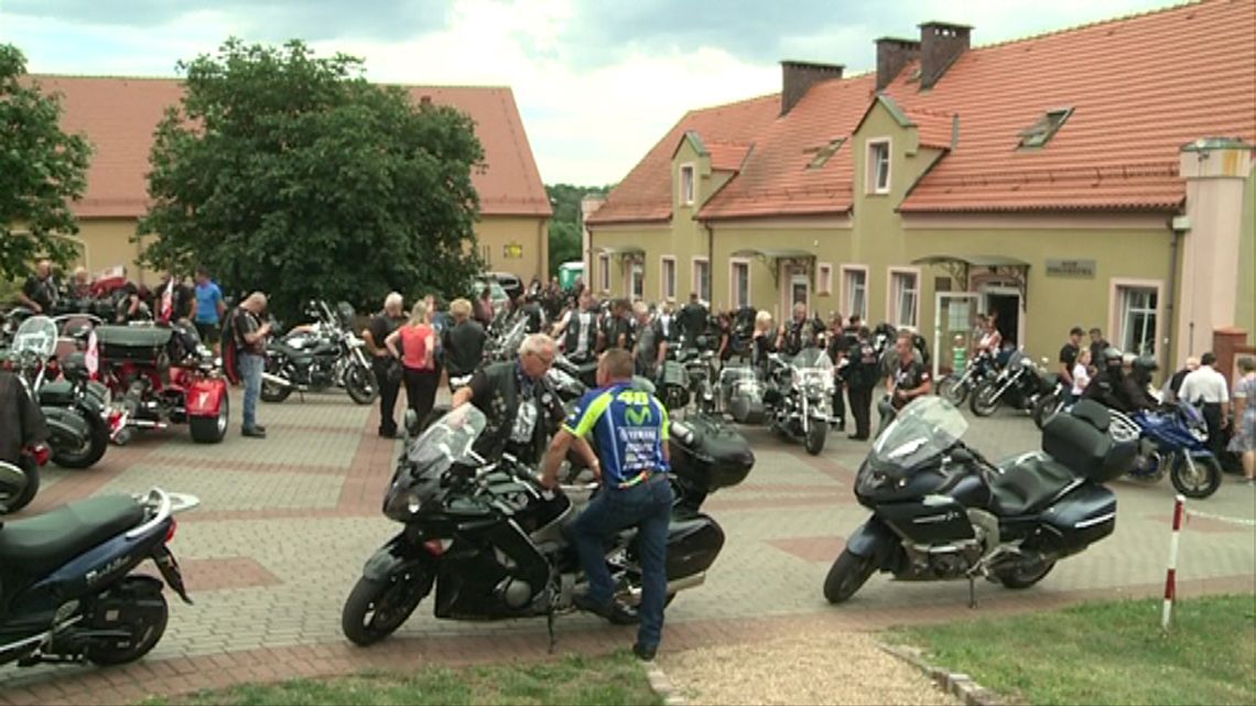 KOCHAJĄ MOTOCYKLE. Jazda stalowym rumakiem coraz popularniejsza.