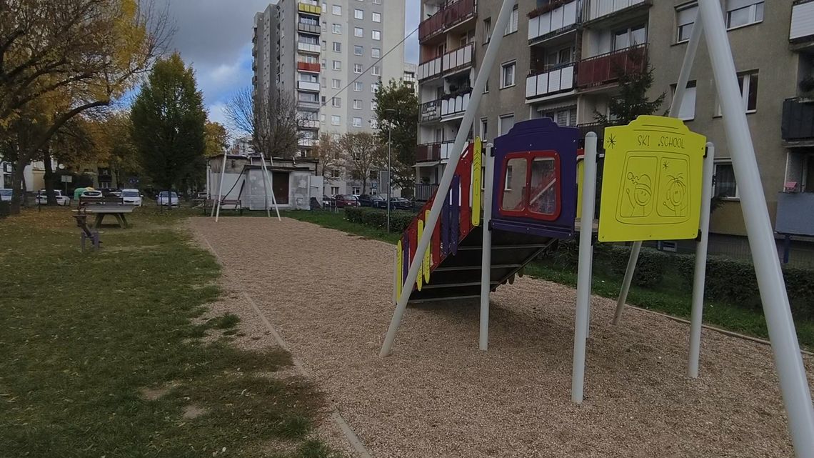 Łańcuch i kłódka na tyrolce na Kosmonautów Polskich. Znamy powód Łańcuch i kłódka na tyrolce na Kosmonautów Polskich. Znamy powód