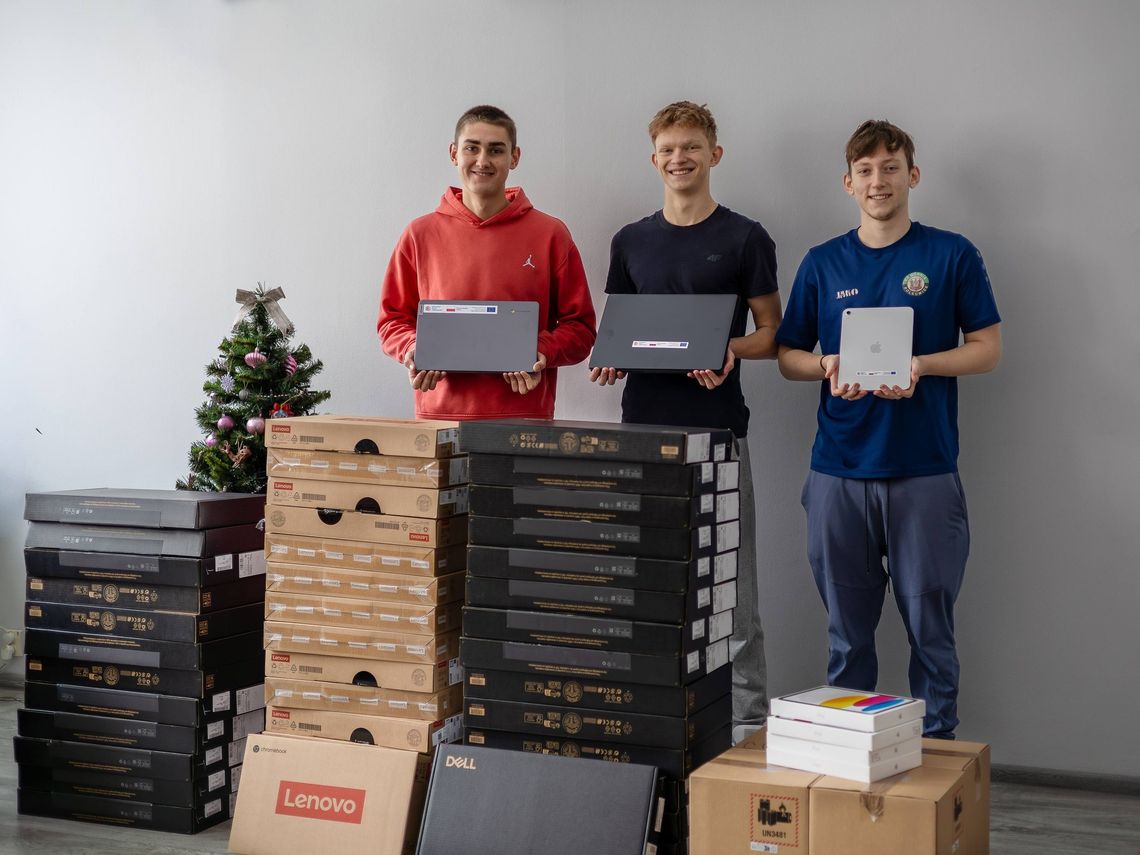 Laptopy i tablety trafiły do polkowickiego Zespołu Szkół
