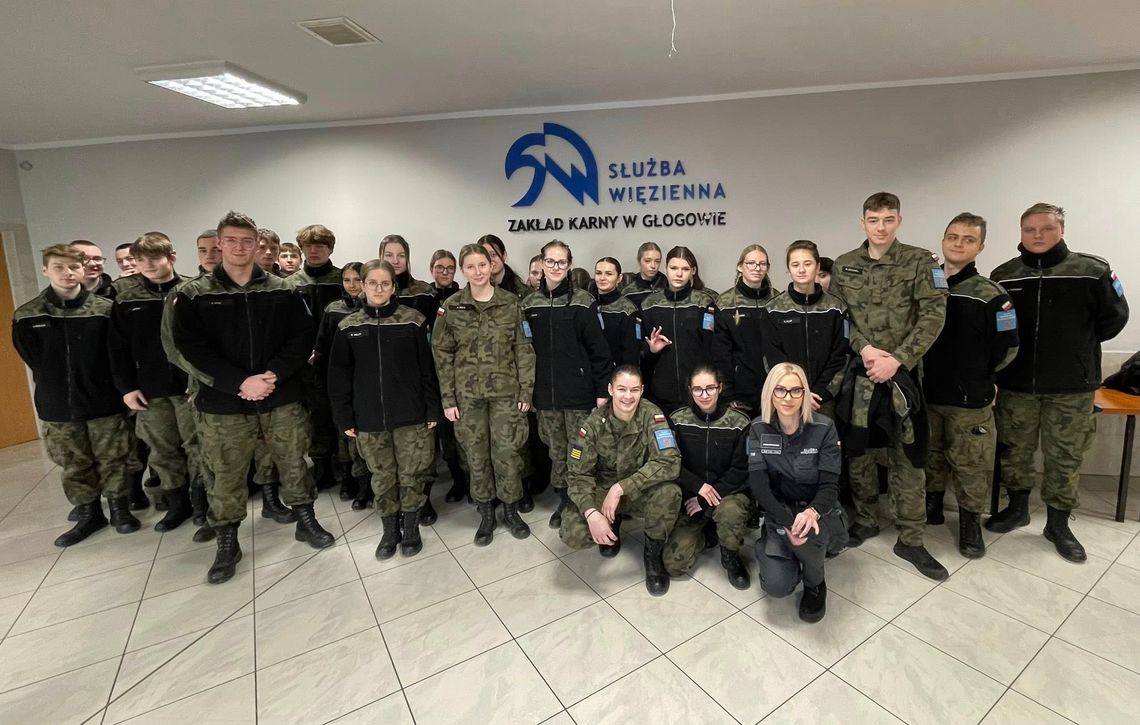 Młodzież z Głogowa zobaczyła, jak działa Służba Więzienna