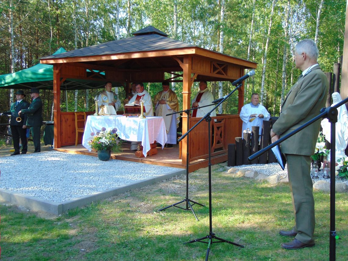 Msza, wspomnienia i rodzinny piknik przy „Dębie Papieskim” Msza, wspomnienia i rodzinny piknik przy „Dębie Papieskim”