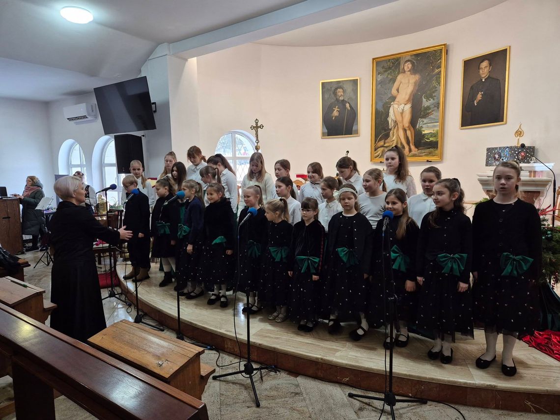 Muzyka i pomoc. Uczniowie SP2 zagrali koncert charytatywny