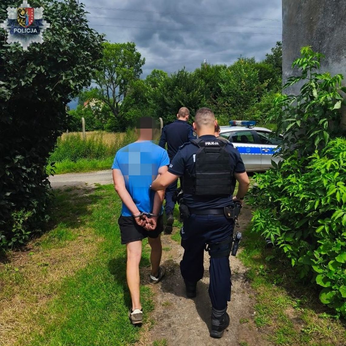 Myślał, że uniknie więzienia. Policjanci znaleźli go u kolegi Myślał, że uniknie więzienia. Policjanci znaleźli go u kolegi