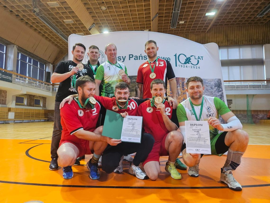 Nadleśnictwo Głogów tuż za podium w turnieju siatkówki