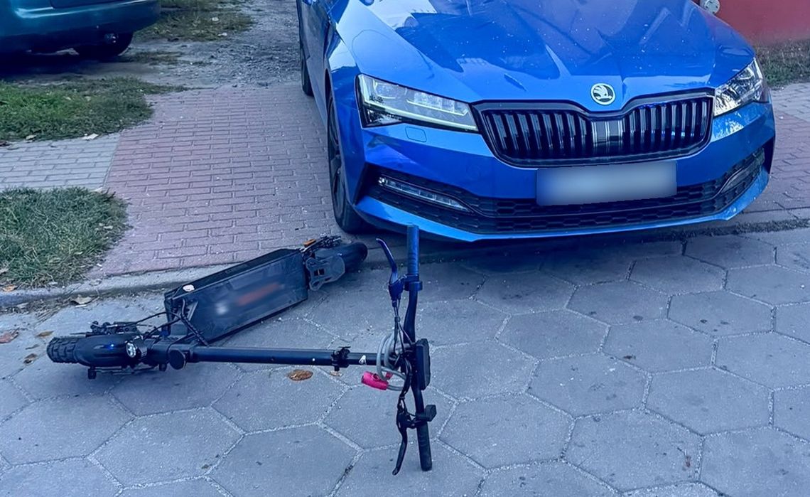 Nastolatka na hulajnodze potrącona przez samochód Nastolatka na hulajnodze potrącona przez samochód