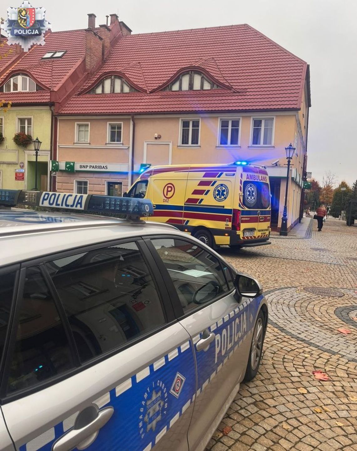 NIE MÓGŁ WSTAĆ I NIE ODPOWIADAŁ NA PYTANIA. POLICJANT RUSZYŁ Z POMOCĄ NIE MÓGŁ WSTAĆ I NIE ODPOWIADAŁ NA PYTANIA. POLICJANT RUSZYŁ Z POMOCĄ