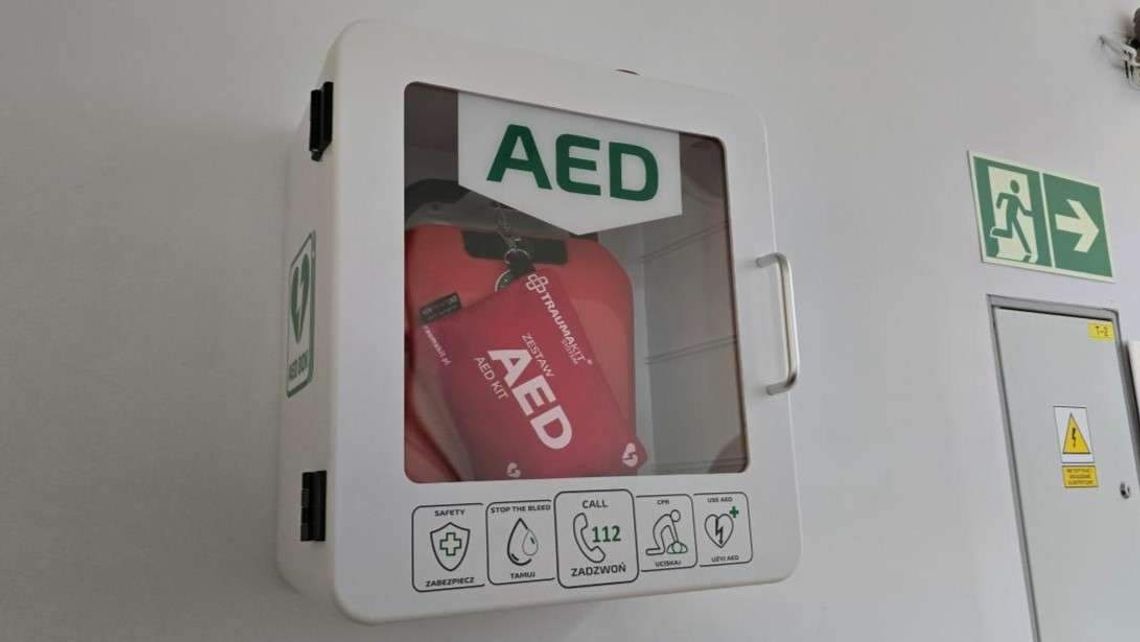 Nowe defibrylatory AED w szkołach Głogowa – bezpieczeństwo dzieci na pierwszym miejscu!