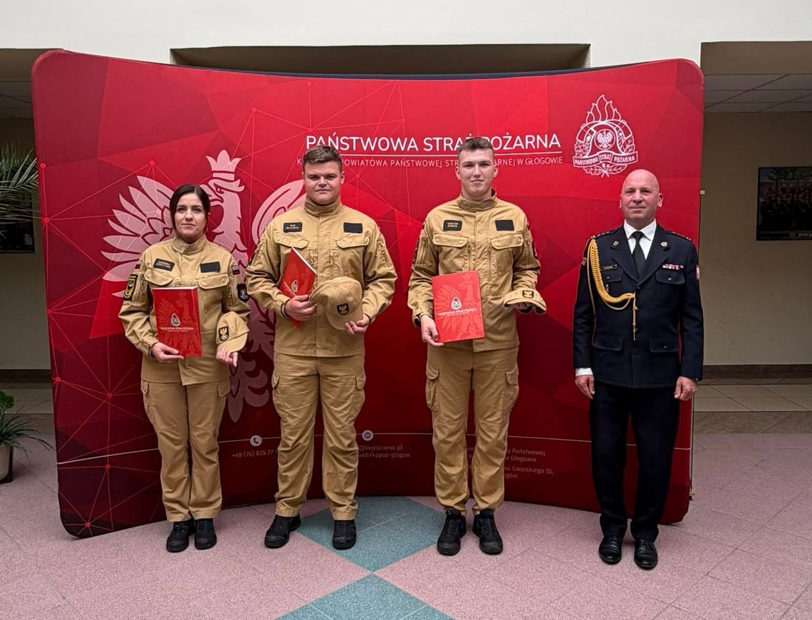 Nowe twarze w głogowskiej PSP. Dominika, Filip i Wiktor już po ślubowaniu Nowe twarze w głogowskiej PSP. Dominika, Filip i Wiktor już po ślubowaniu