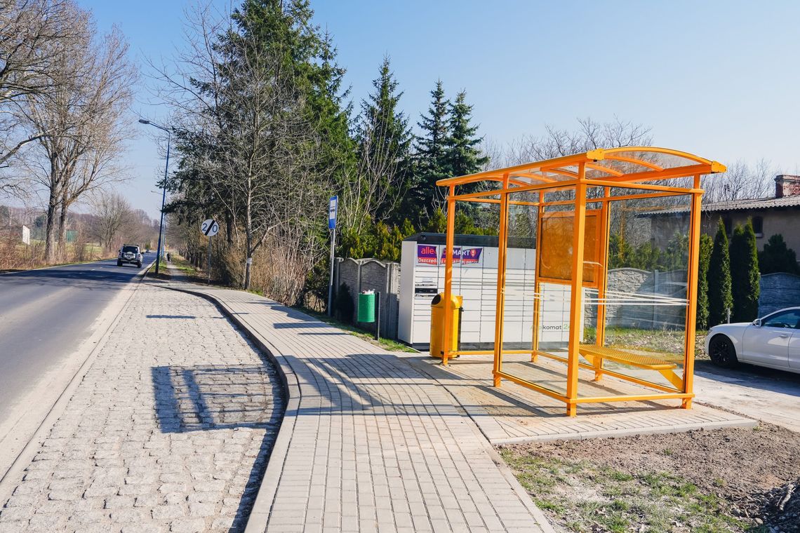 Nowe wiaty w Dąbrowie i Kaźmierzowie