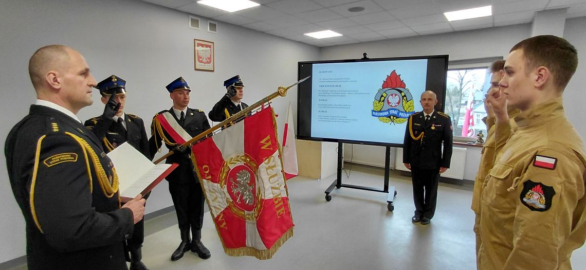 Nowi strażacy w PSP Wschowa. Ważna chwila w komendzie Nowi strażacy w PSP Wschowa. Ważna chwila w komendzie