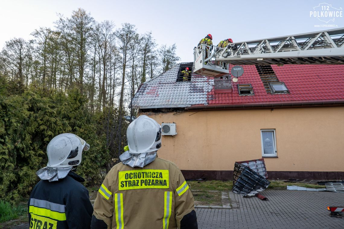 Ogień objął dach restauracji