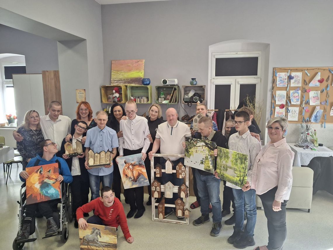 Osadzeni z Głogowa pomagają seniorom.