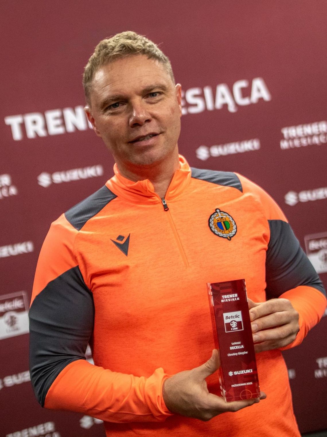 Październik marzeń Chrobrego. Nagroda trenera miesiąca dla Łukasza Becelli Październik marzeń Chrobrego. Nagroda trenera miesiąca dla Łukasza Becelli