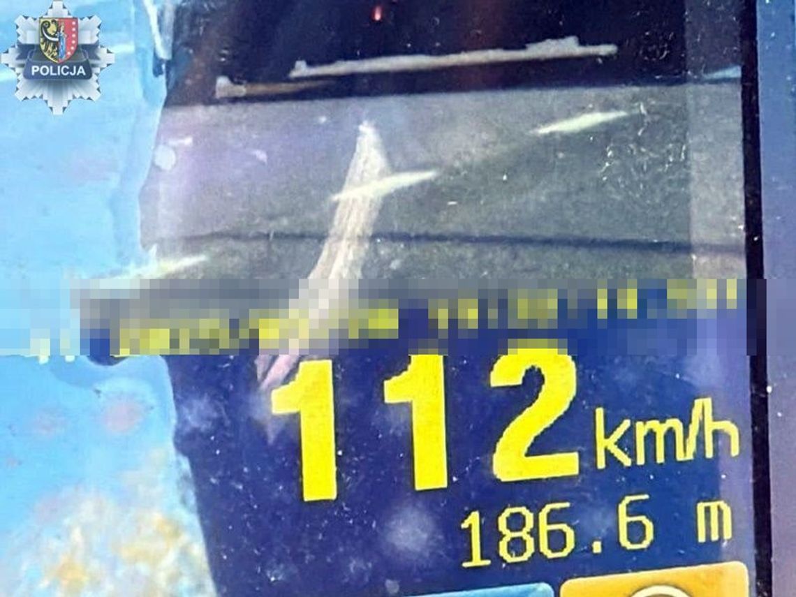 Pędził 112 km/h w zabudowanym. Stracił prawo jazdy.