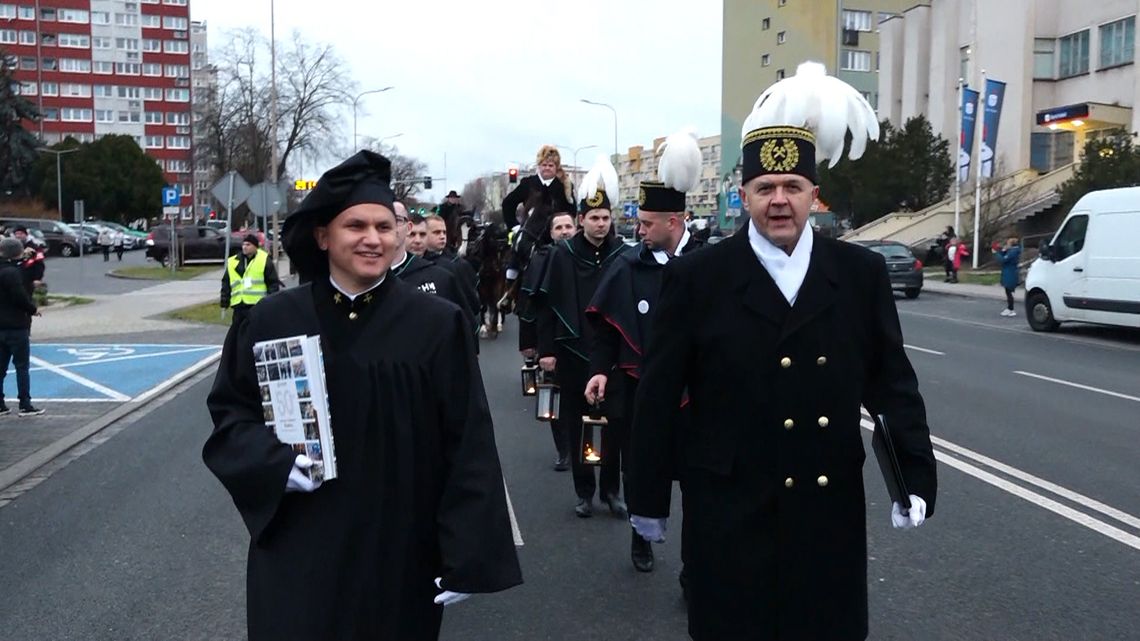 Piątkowe korki w Głogowie? Rondo zamknięte przez pochód Lisa Majora