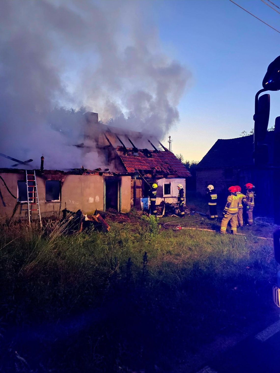Płonął pustostan w Chocianowcu. Akcja trwała kilka godzin Płonął pustostan w Chocianowcu. Akcja trwała kilka godzin