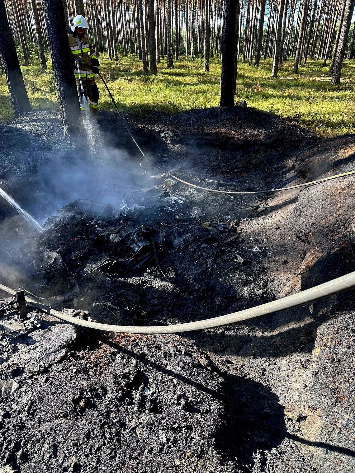 Płonęły odpady i części samochodowe Płonęły odpady i części samochodowe