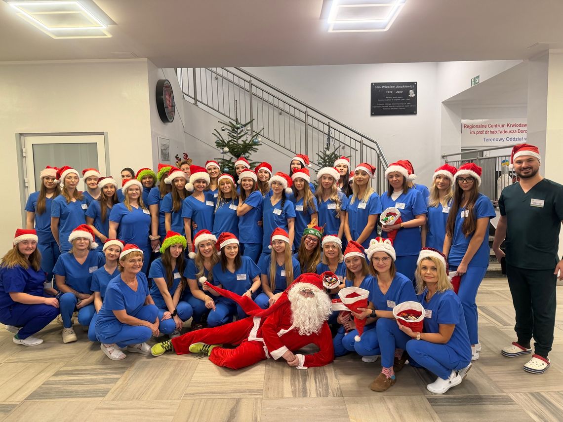 Pluszowe misie i uśmiechy. Mikołaj w Szpitalu Powiatowym w Głogowie Pluszowe misie i uśmiechy. Mikołaj w Szpitalu Powiatowym w Głogowie