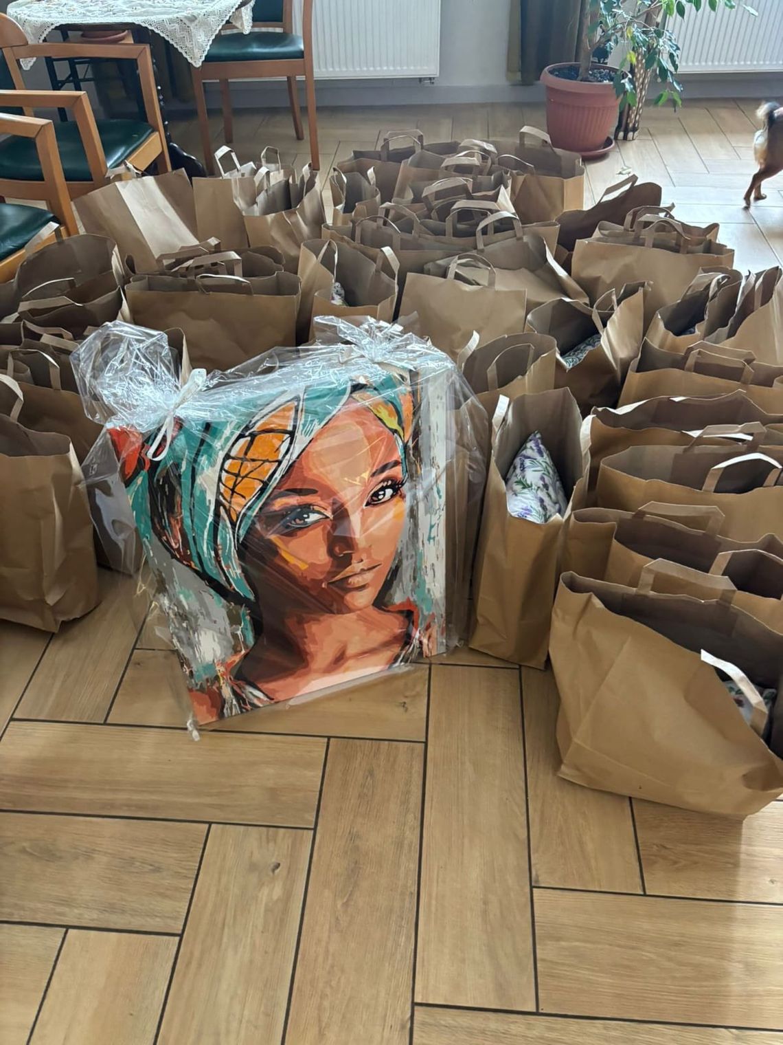 Poduszki i obraz od osadzonych dla seniorów. Wzruszający gest Poduszki i obraz od osadzonych dla seniorów. Wzruszający gest