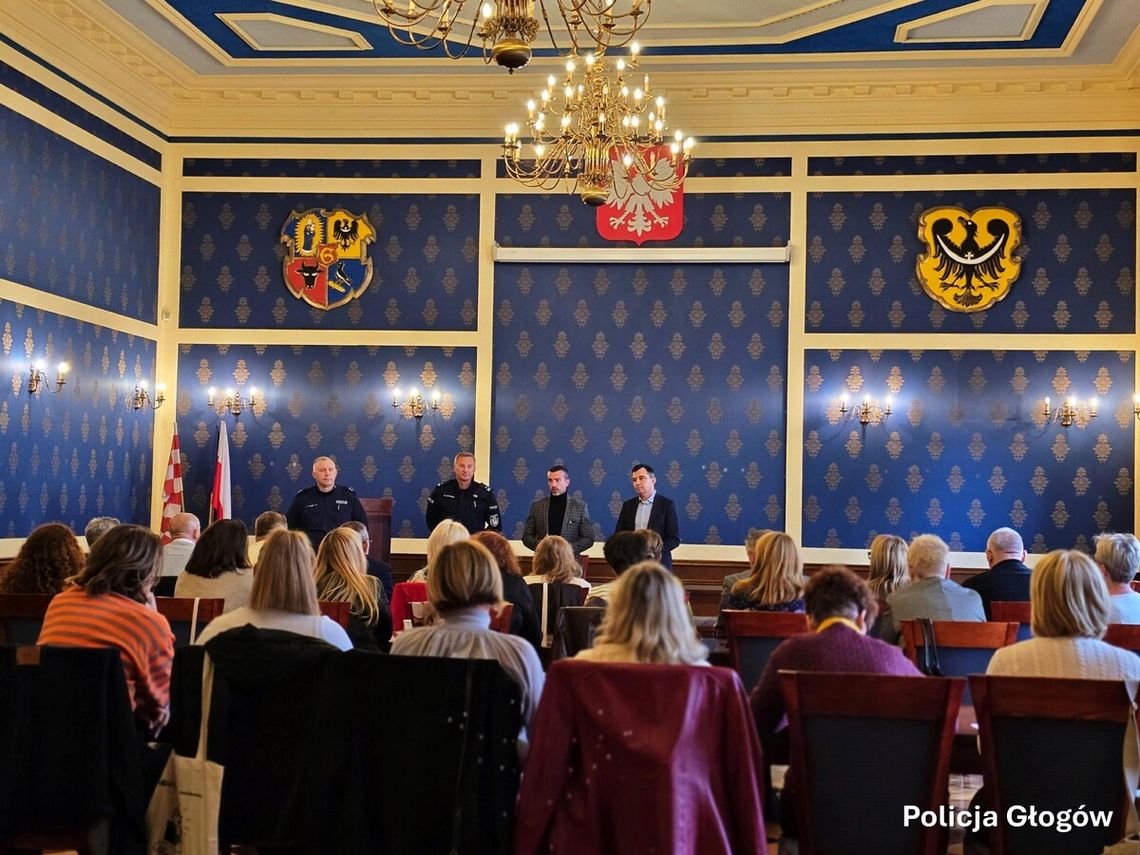 Policja i dyrektorzy szkół w Głogowie rozmawiali o zagrożeniach