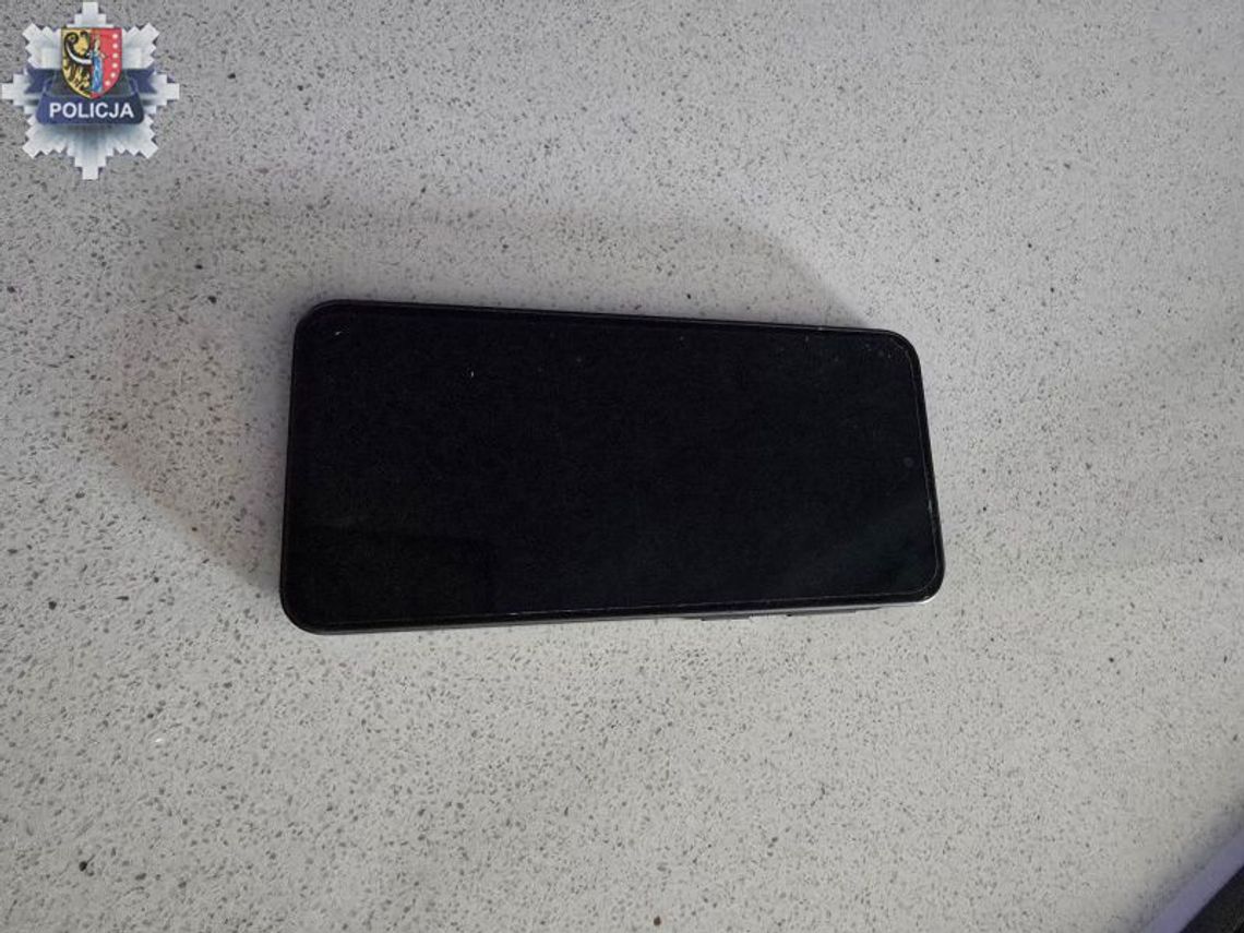 Policjanci odzyskali skradziony telefon. Sprzęt był wart 1200 zł Policjanci odzyskali skradziony telefon. Sprzęt był wart 1200 zł