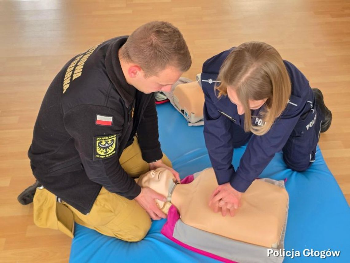 Policjanci z Głogowa szkolą się z pierwszej pomocy