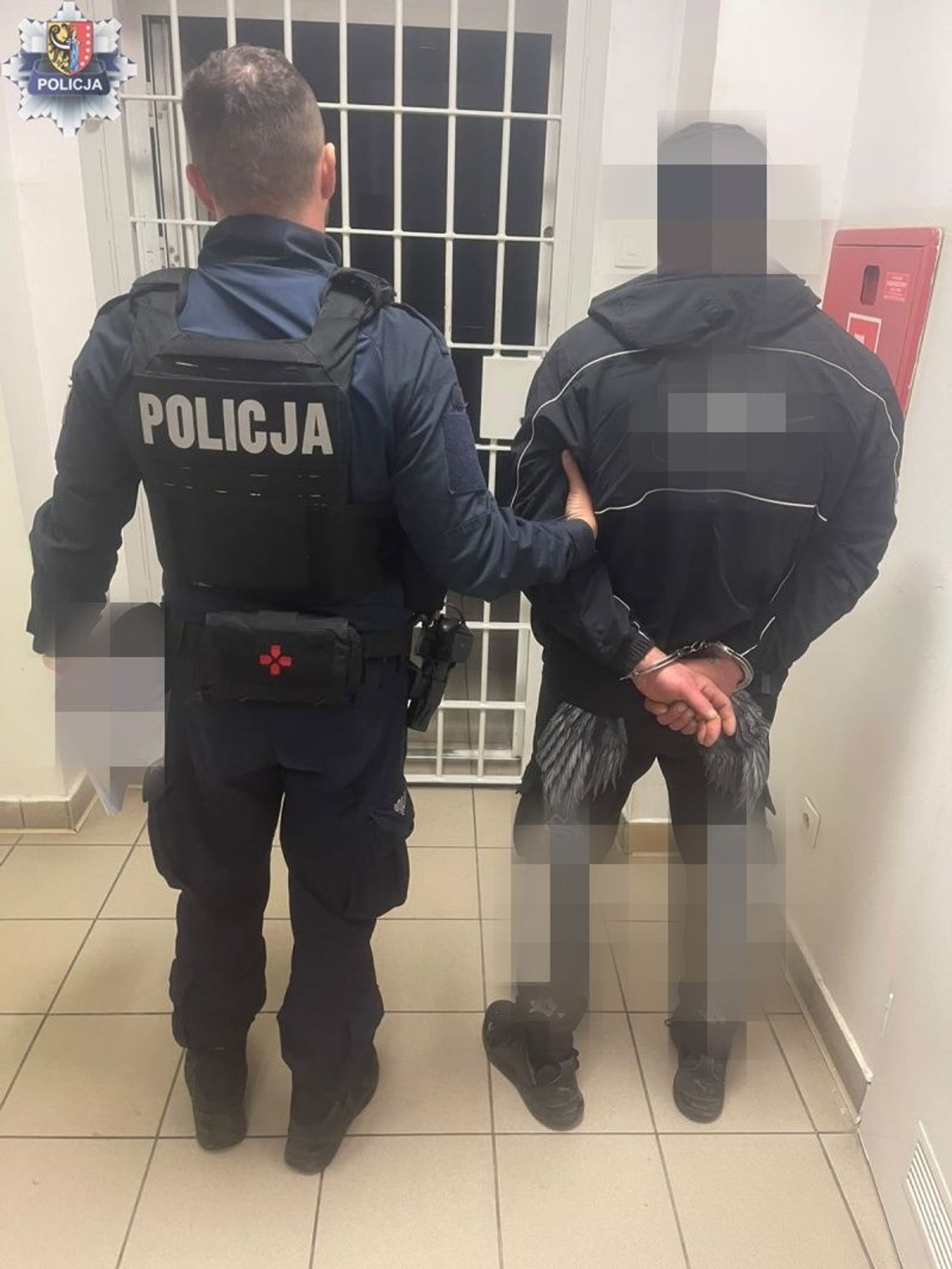 Policjanci zatrzymali poszukiwanego 34-latka. Miał przy sobie amfetaminę Policjanci zatrzymali poszukiwanego 34-latka. Miał przy sobie amfetaminę