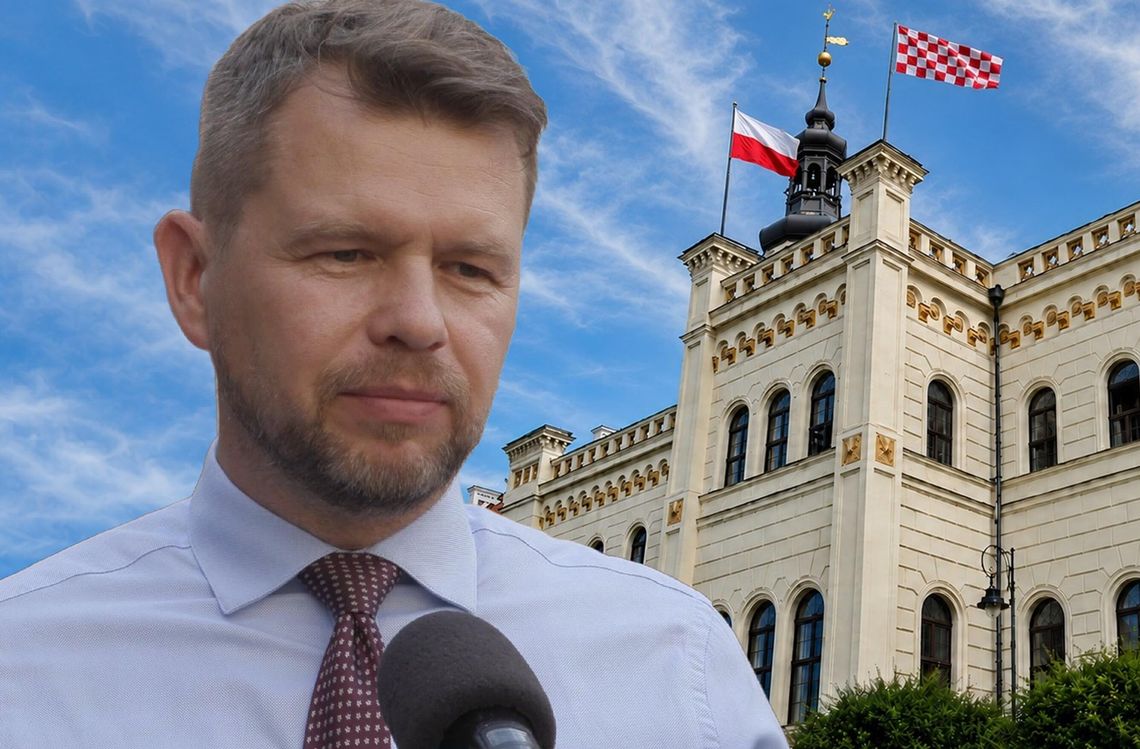 POSEŁ Z RADNYMI WEJDĄ DO GŁOGOWSKIEGO RATUSZA