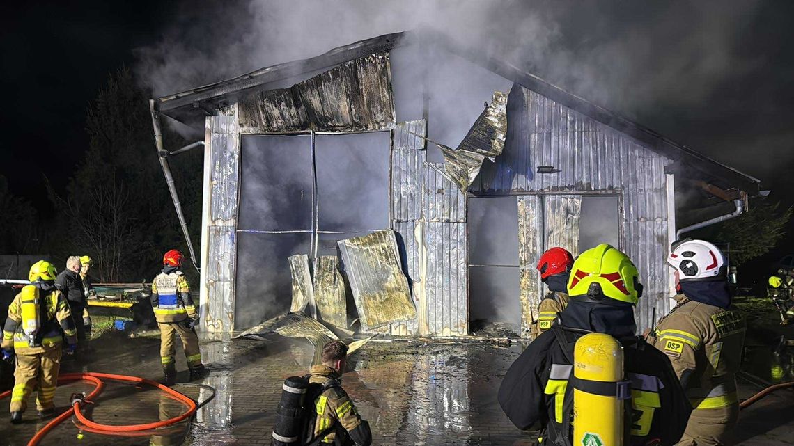Pożar garażu i wybuchy butli gazowych