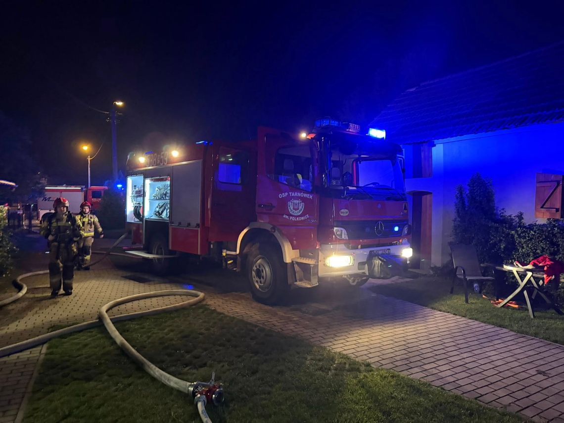 Pożar samochodu w stodole