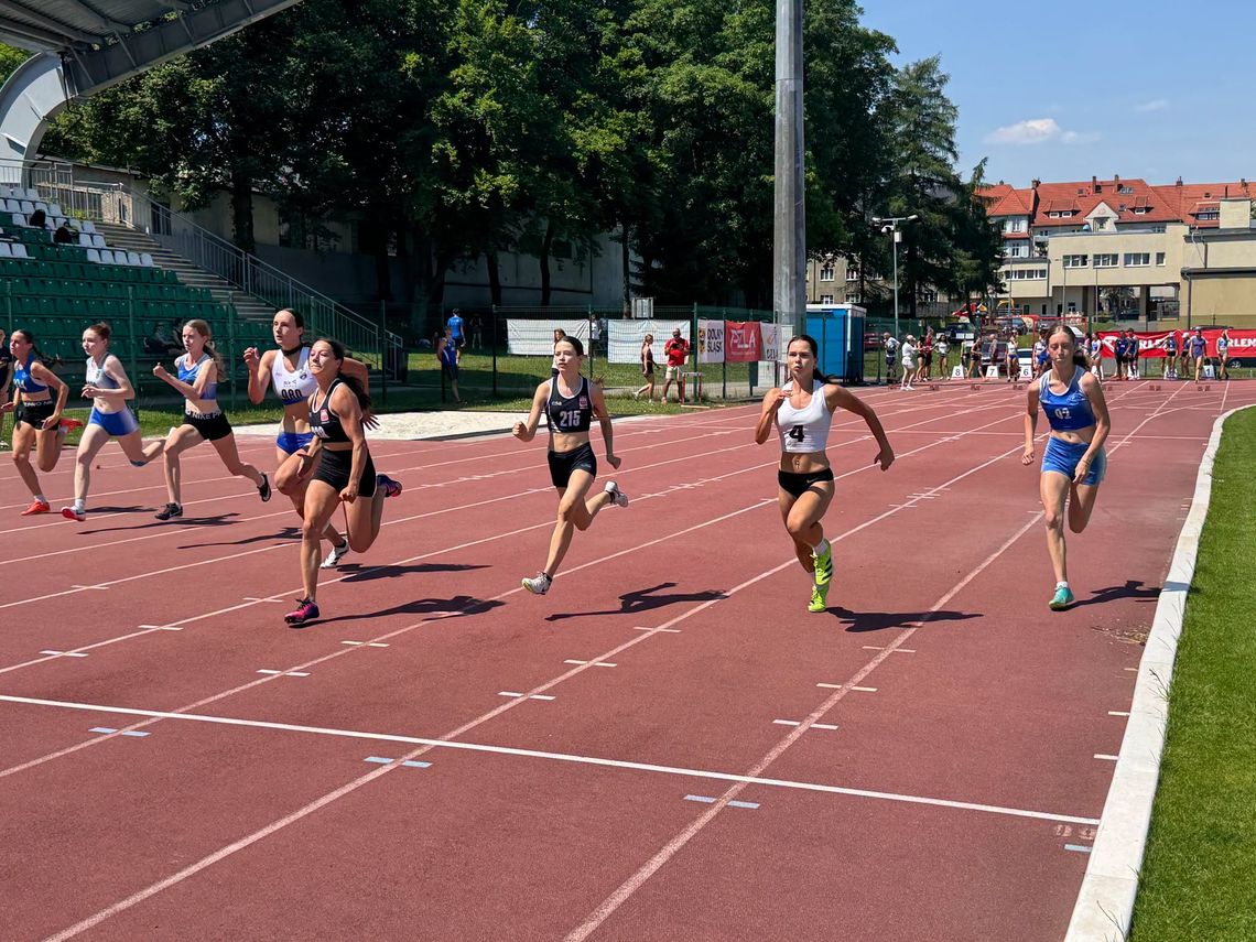 Rekordy życiowe i medale zawodników z Polkowic w Jeleniej Górze