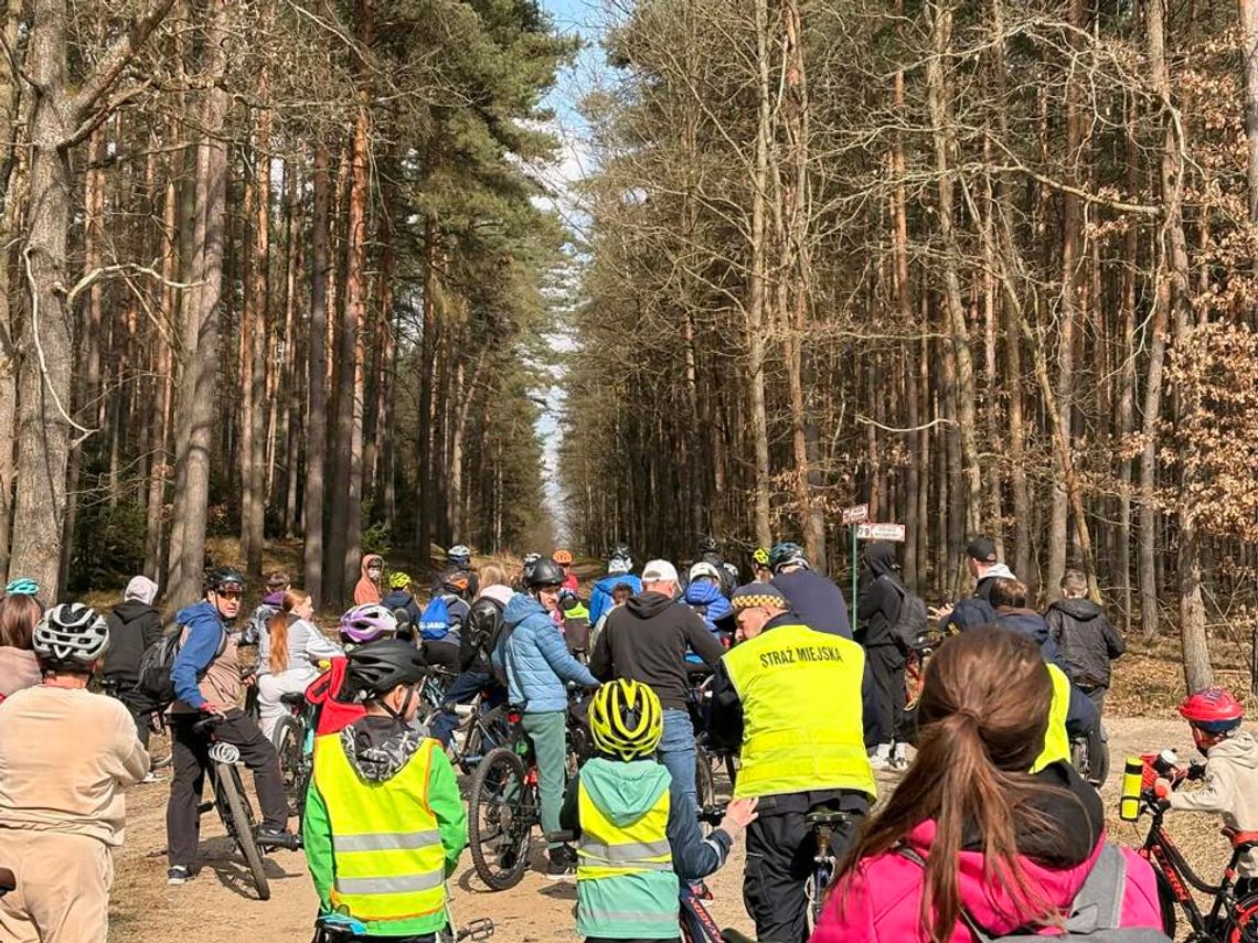 Rodzinny rajd rowerowy powitał wiosnę Rodzinny rajd rowerowy powitał wiosnę