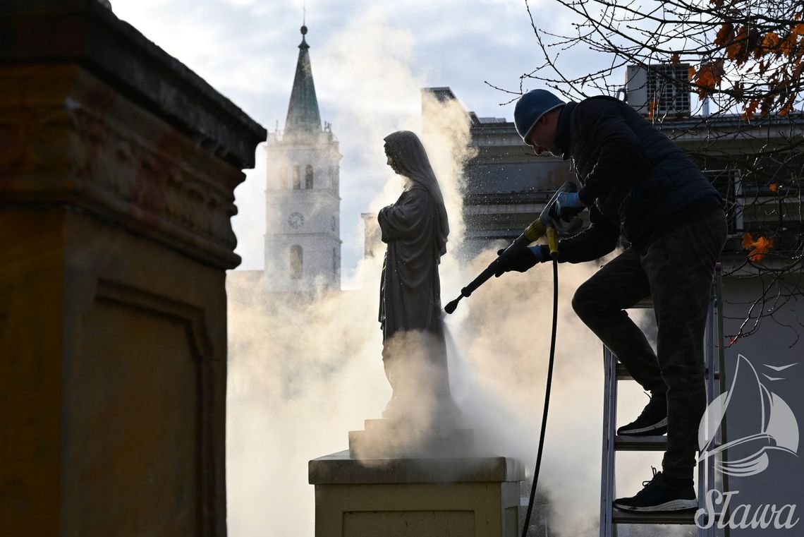 Sława odnawia sakralne figury. Trwa czyszczenie i konserwacja rzeźb Sława odnawia sakralne figury. Trwa czyszczenie i konserwacja rzeźb