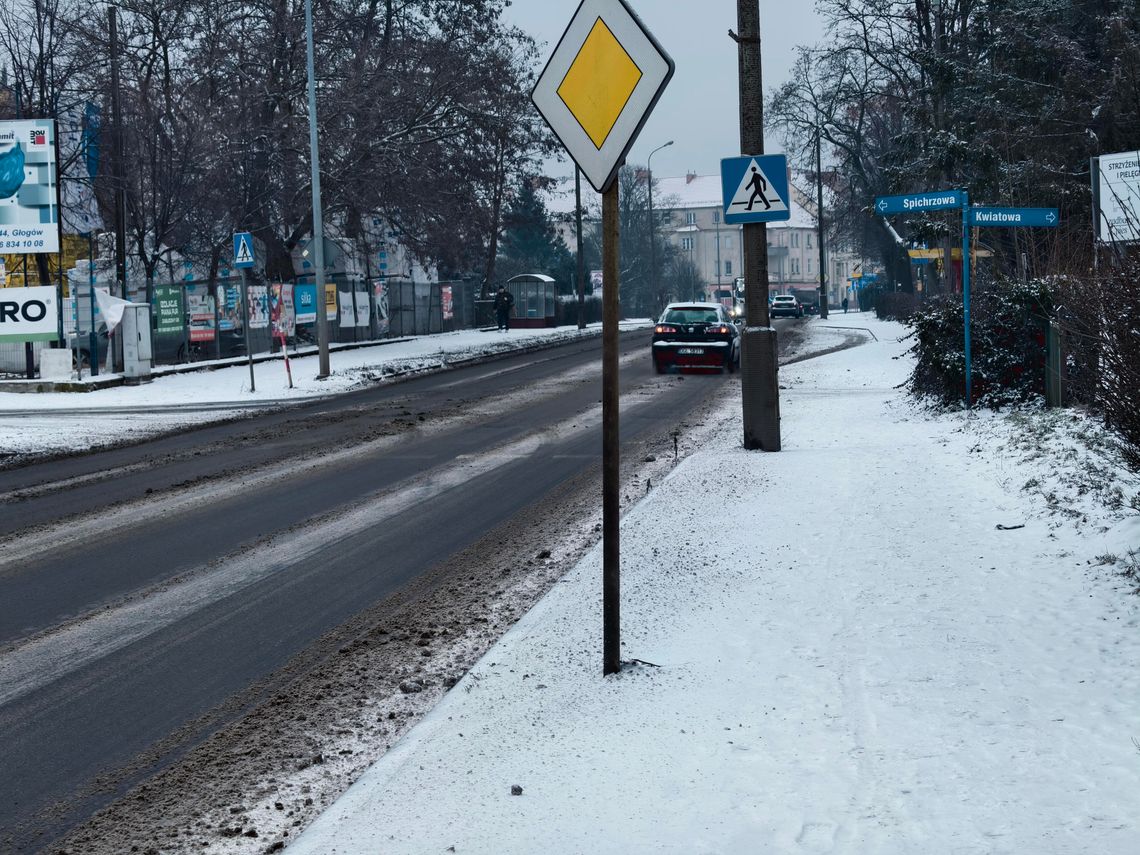 Śnieg wrócił do Głogowa. Kierowcy muszą uważać