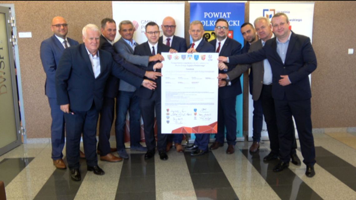 STAWIAJĄ NA ODNAWIALNE ŹRÓDŁA ENERGII. W Polkowicach siedem samorządów podpisało porozumienie.