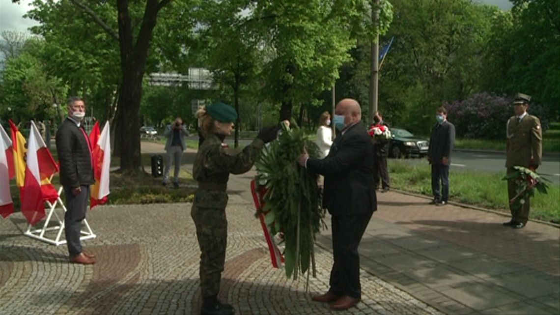 SYMBOLICZNIE I SKROMNIE. Świeto Konstytucji.