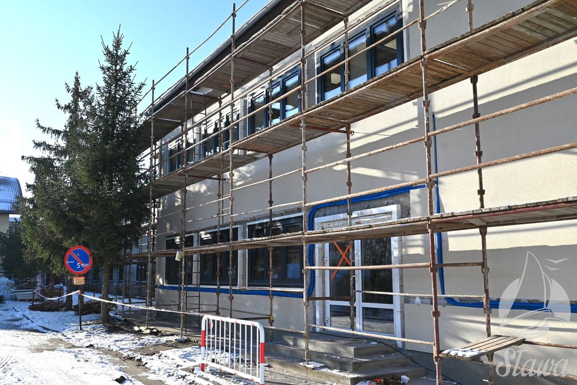 Termomodernizacja szkół w Sławie. Prace trwają wewnątrz budynków