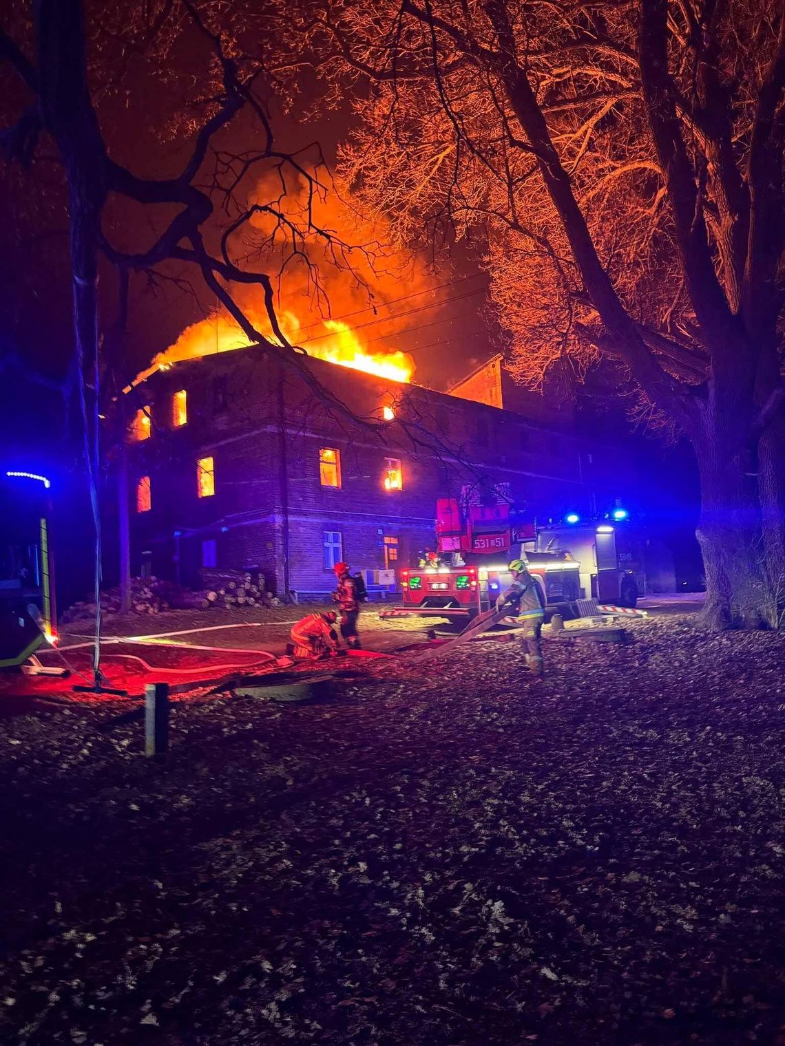 Tragiczny pożar w Kaźmierzowie. Nie żyje jedna osoba Tragiczny pożar w Kaźmierzowie. Nie żyje jedna osoba
