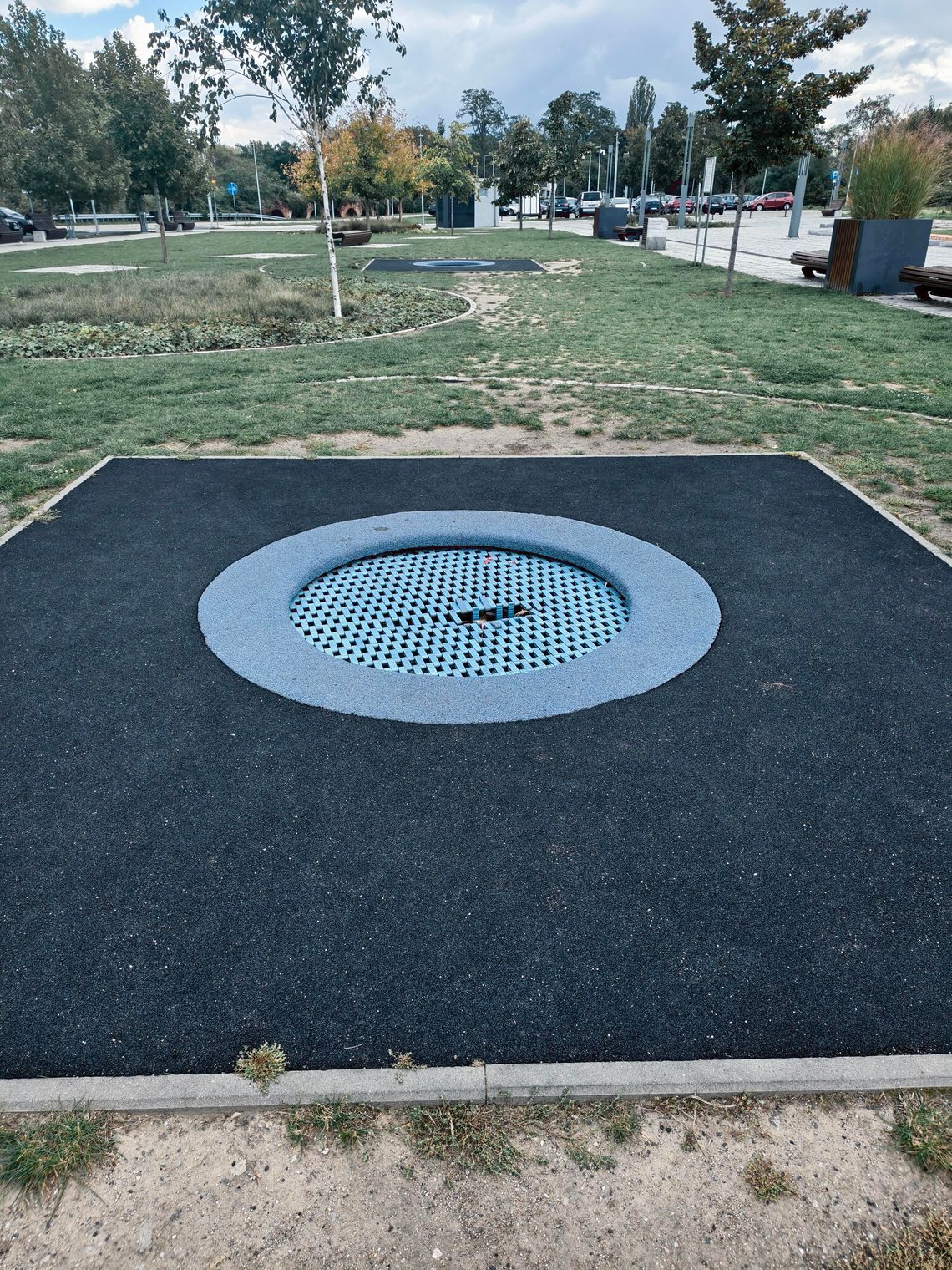 Trampoliny czekają na naprawę