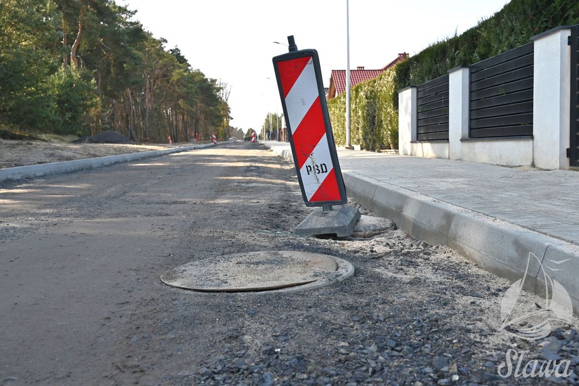 Trwa przebudowa ulic Jaśminowej i Tęczowej w Sławie. Postęp prac