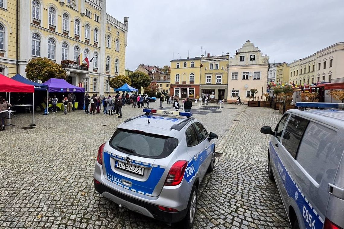 „W kryzysie najlepszy rower”. Policjanci edukowali mieszkańców Wschowy „W kryzysie najlepszy rower”. Policjanci edukowali mieszkańców Wschowy