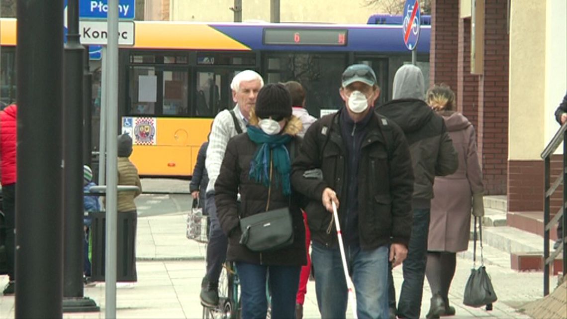 WYSTAWIAJĄ MANDATY - Łamane są ograniczenia wprowadzone na czas epidemii.