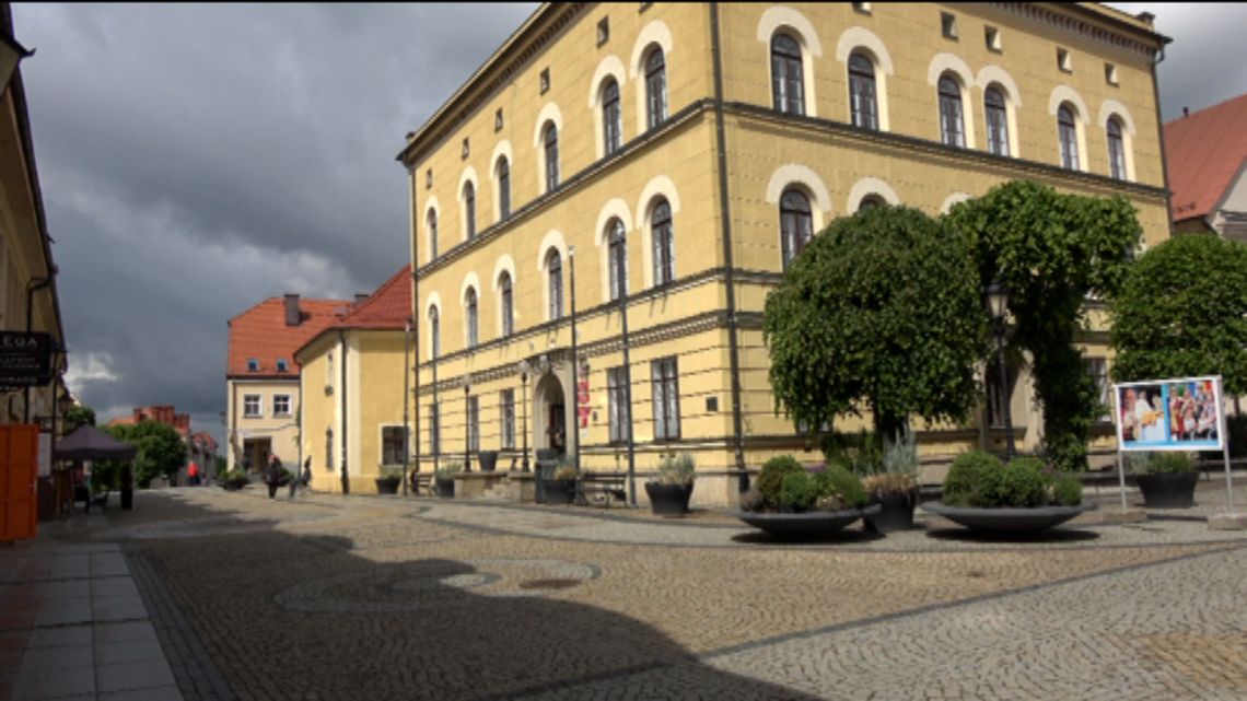 ZAOSZCZĘDZĄ MILION NA RADACH OSIEDLOWYCH. Po zmianach w budżecie Polkowic zostanie sporo pieniędzy.