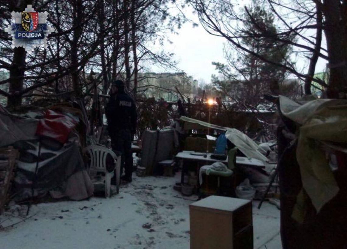 Zima i mróz to zagrożenie dla życia. Policja apeluje o czujność Zima i mróz to zagrożenie dla życia. Policja apeluje o czujność